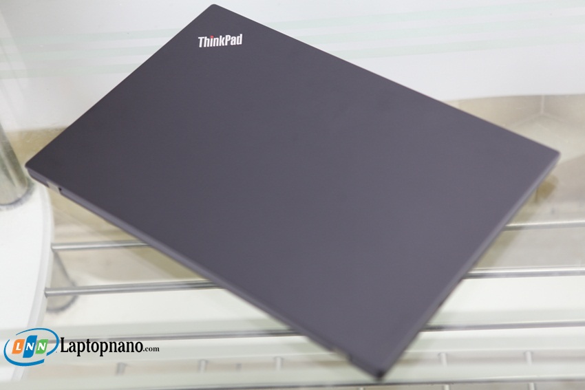 Lenovo ThinkPad X1 Carbon Gen 5-4